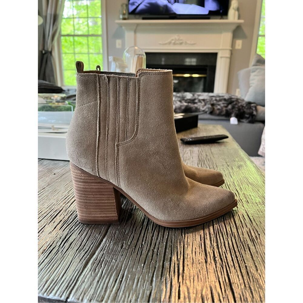 Marc Fisher MLOSHAY Tan Suede Western Heeled Bootie sz 9 EUC